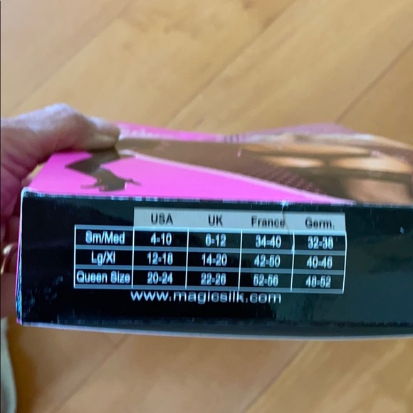 Crop top and shorts - Picture 5 of 5